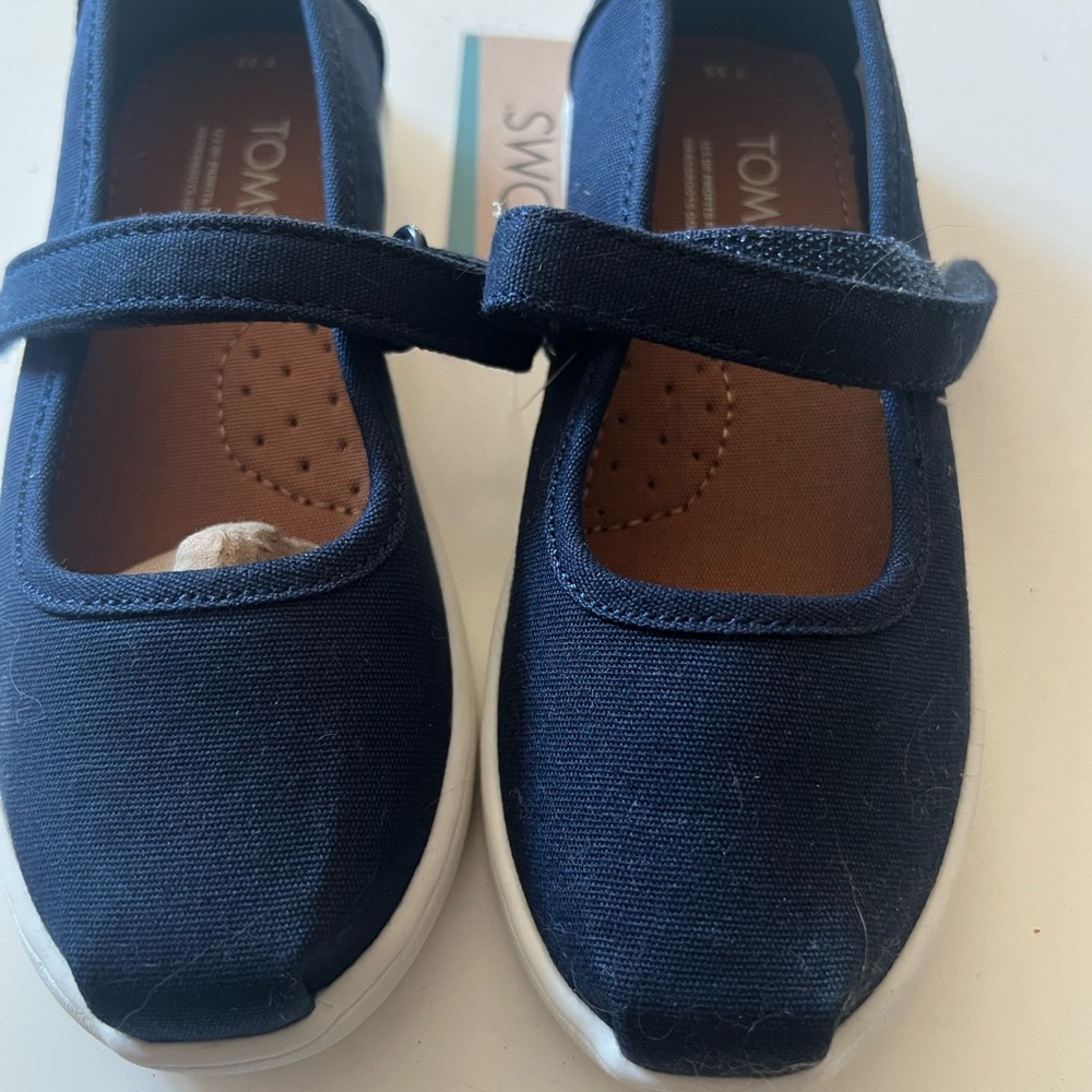 NWT toddler girl TOMS